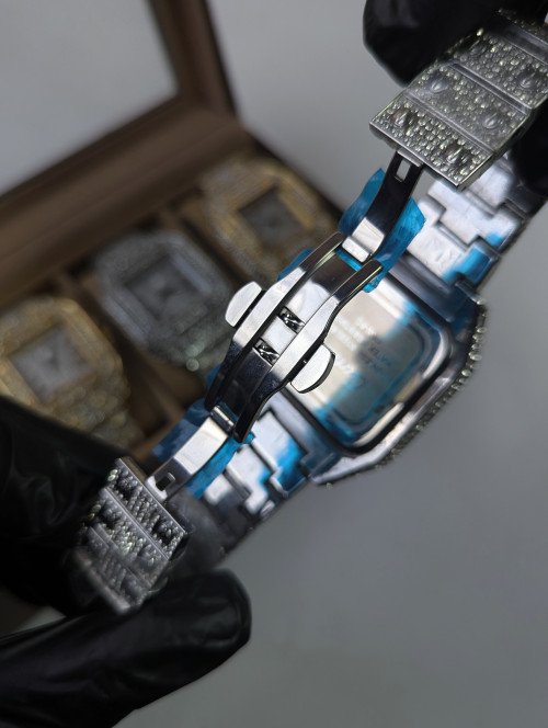 Cartier icedout diamond thumbnail 6