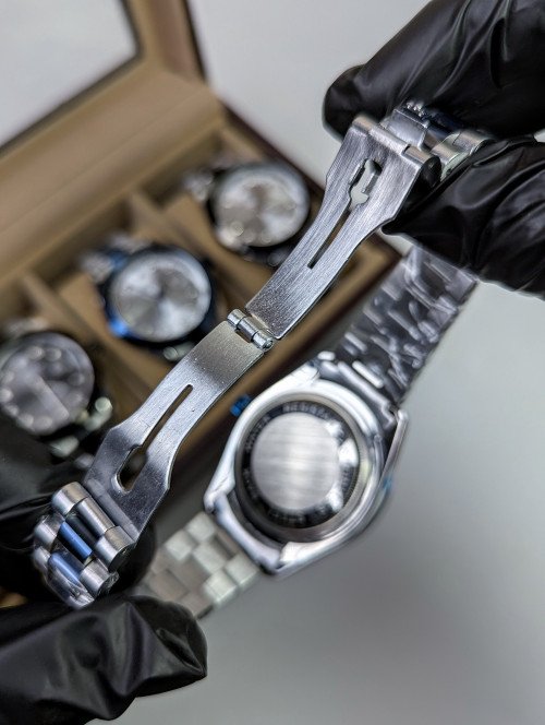 Rolex-date watch thumbnail 7